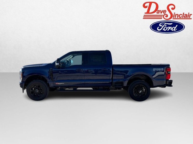 Ford Super Duty F-250 SRW Vehicle Full-screen Gallery Image 10