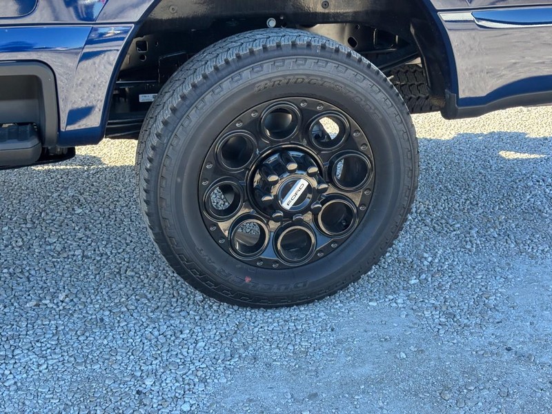 Ford Super Duty F-250 SRW Vehicle Full-screen Gallery Image 12