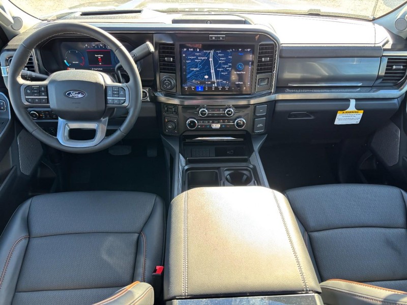 Ford Super Duty F-250 SRW Vehicle Full-screen Gallery Image 15