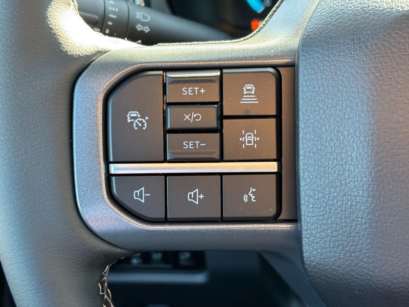 Ford Super Duty F-250 SRW Vehicle Full-screen Gallery Image 19