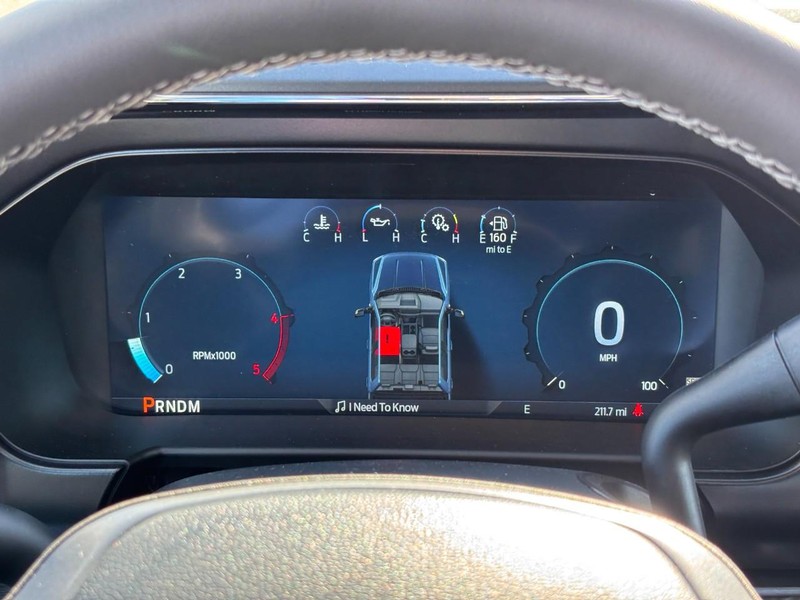 Ford Super Duty F-250 SRW Vehicle Full-screen Gallery Image 21