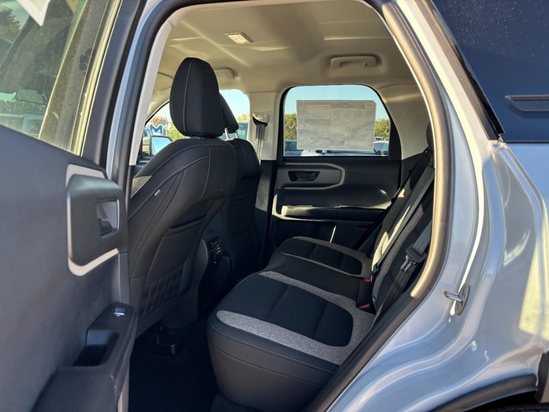 Ford Bronco Sport Vehicle Full-screen Gallery Image 13