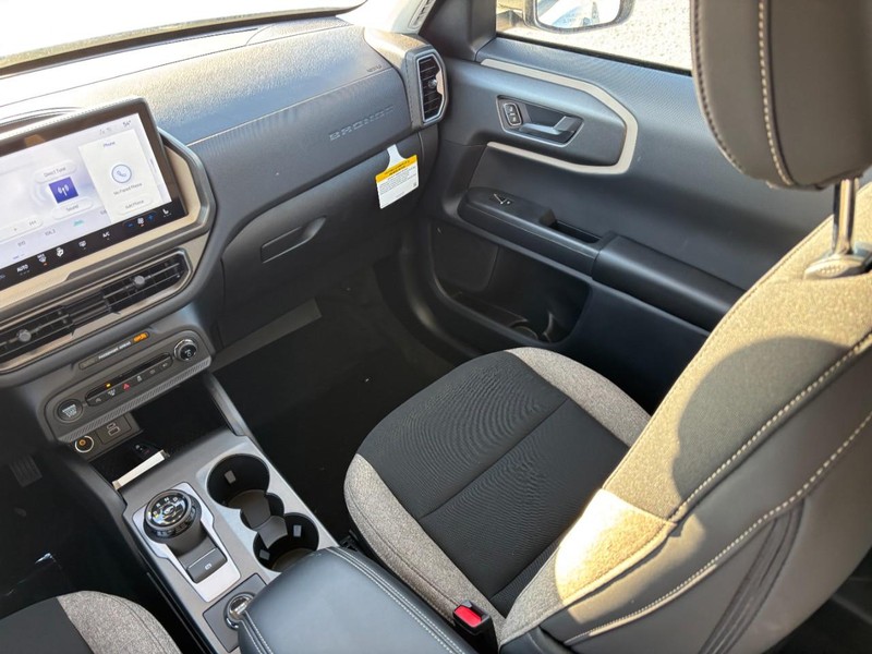Ford Bronco Sport Vehicle Full-screen Gallery Image 16