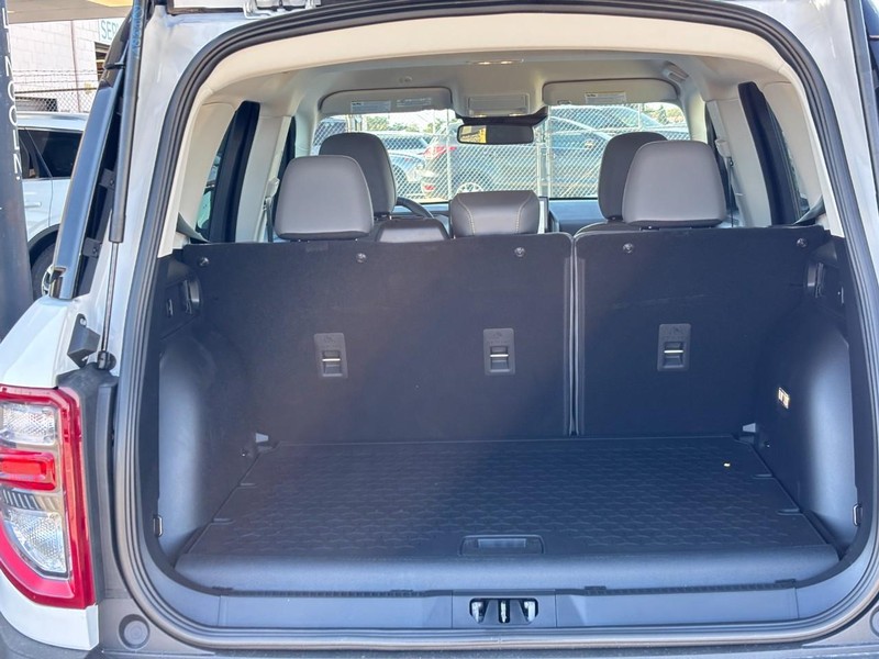 Ford Bronco Sport Vehicle Full-screen Gallery Image 11
