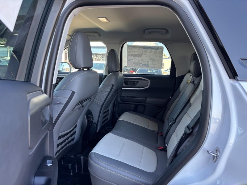 Ford Bronco Sport Vehicle Full-screen Gallery Image 13