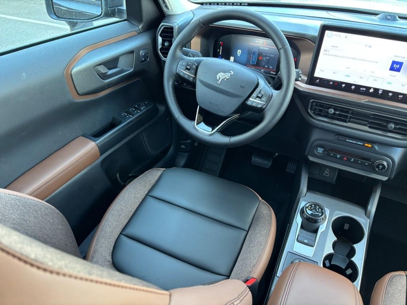 Ford Bronco Sport Vehicle Full-screen Gallery Image 14