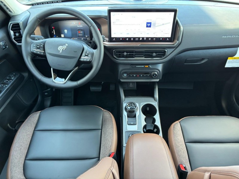 Ford Bronco Sport Vehicle Full-screen Gallery Image 15