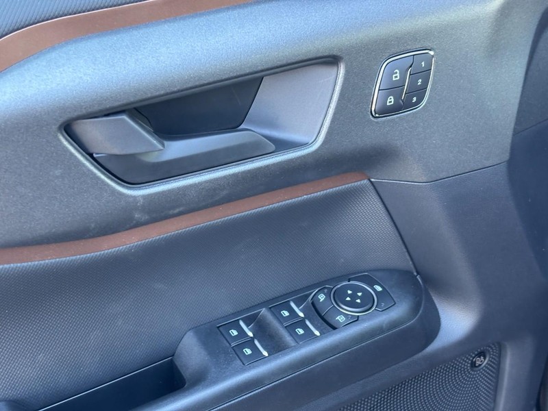 Ford Bronco Sport Vehicle Full-screen Gallery Image 18