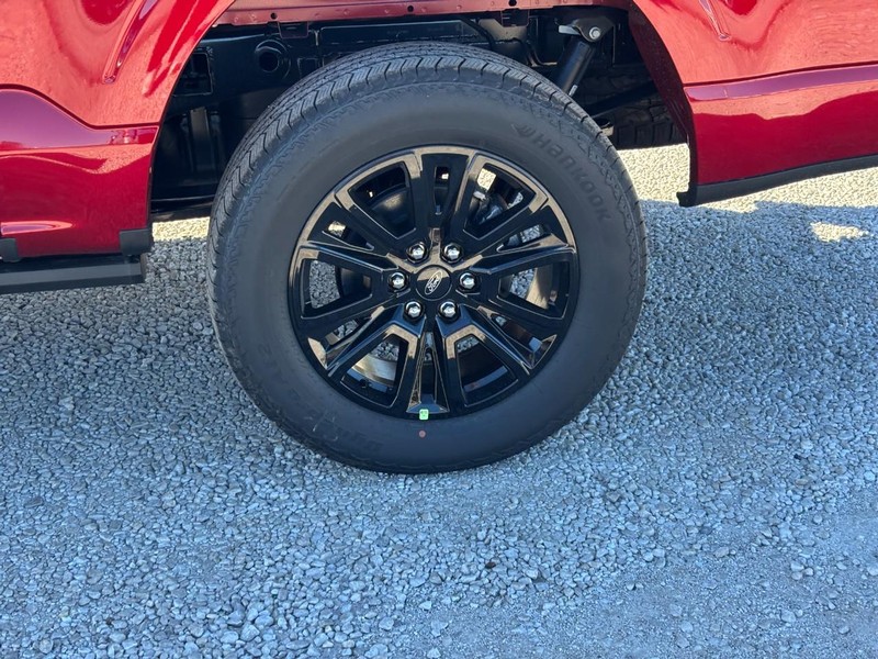 Ford F-150 Vehicle Full-screen Gallery Image 12