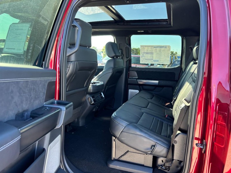Ford F-150 Vehicle Full-screen Gallery Image 13