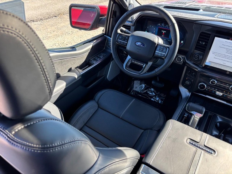 Ford F-150 Vehicle Full-screen Gallery Image 14