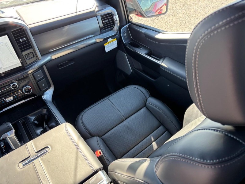 Ford F-150 Vehicle Full-screen Gallery Image 16