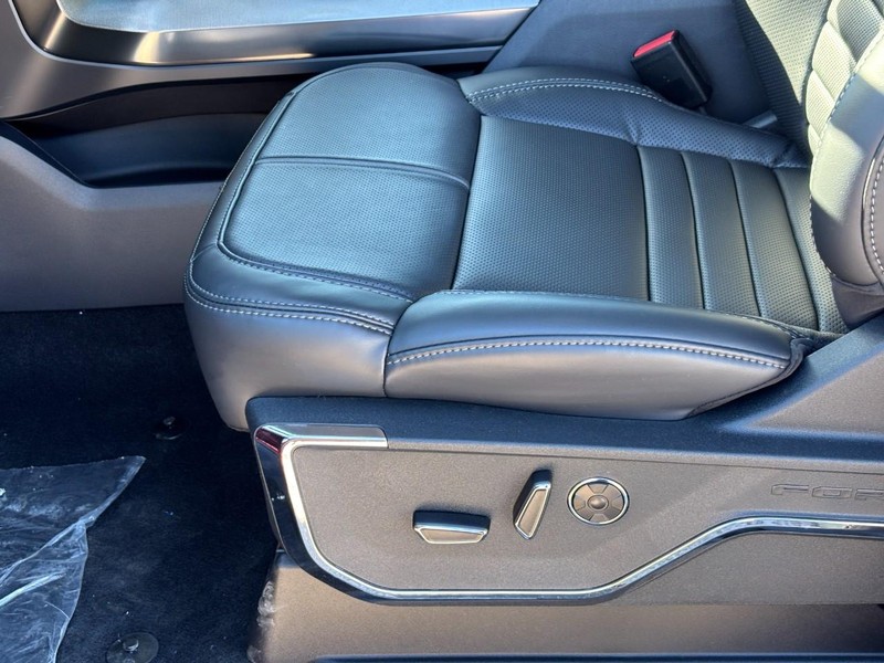 Ford F-150 Vehicle Full-screen Gallery Image 17