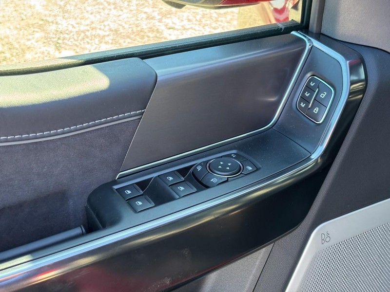 Ford F-150 Vehicle Full-screen Gallery Image 18