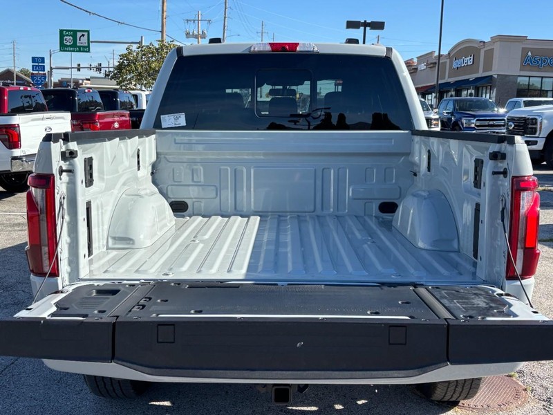 Ford F-150 Vehicle Full-screen Gallery Image 11