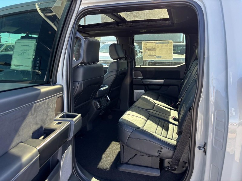 Ford F-150 Vehicle Full-screen Gallery Image 13