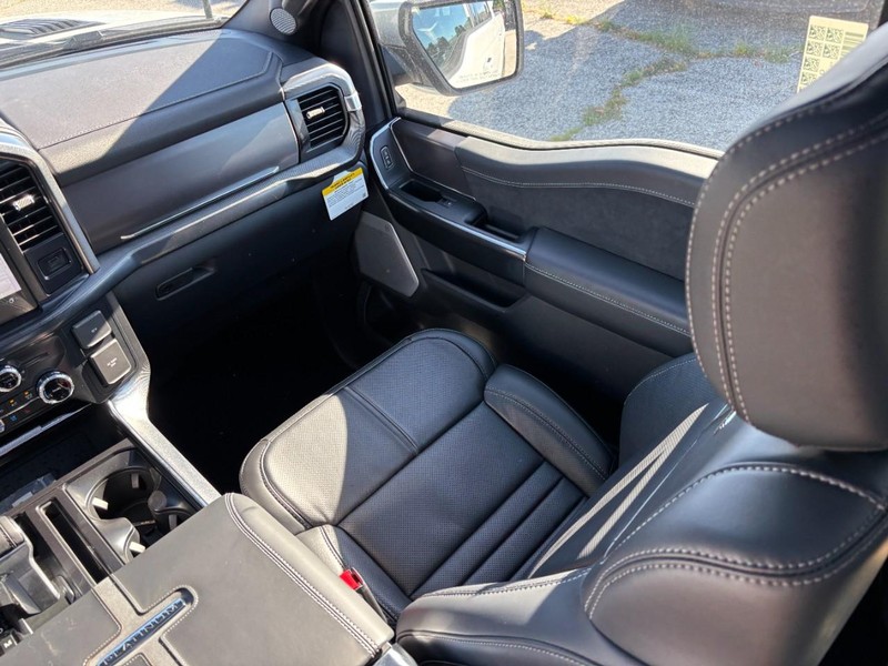 Ford F-150 Vehicle Full-screen Gallery Image 16