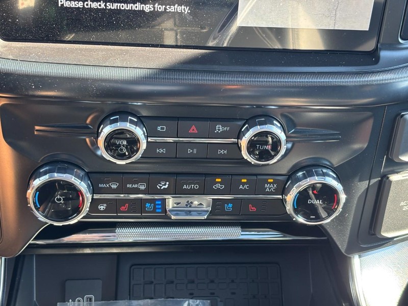 Ford F-150 Vehicle Full-screen Gallery Image 25