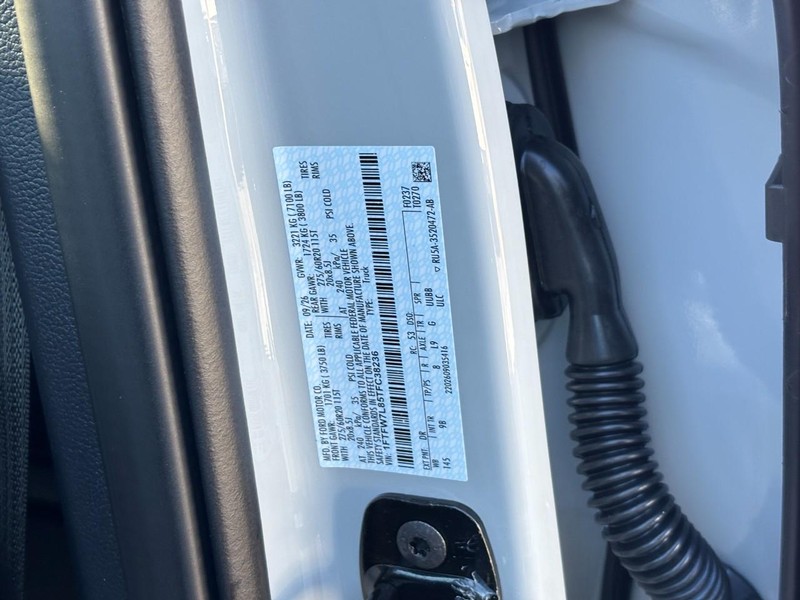 Ford F-150 Vehicle Full-screen Gallery Image 26