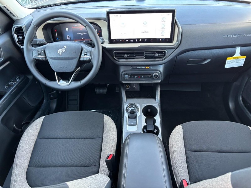 Ford Bronco Sport Vehicle Full-screen Gallery Image 15