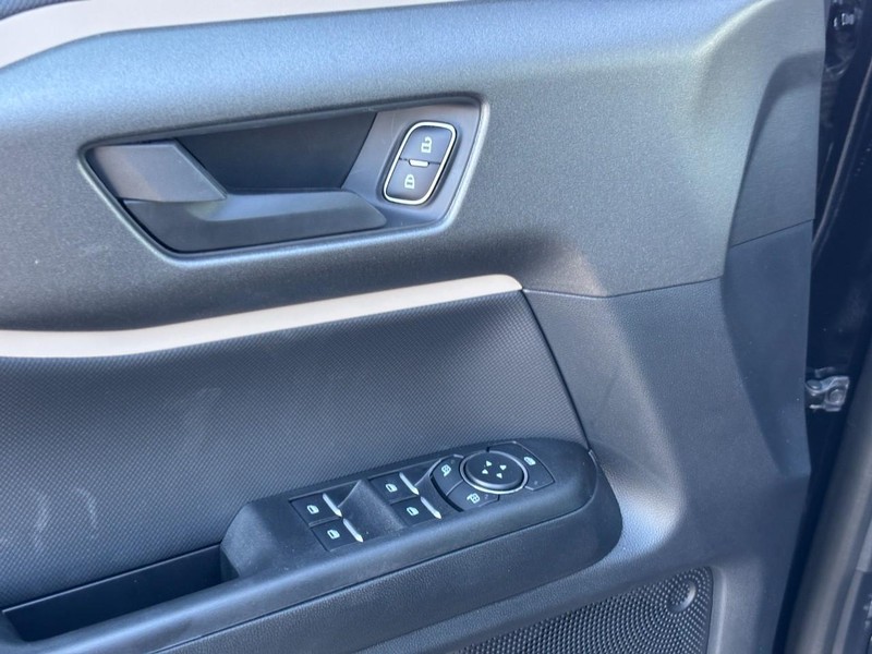 Ford Bronco Sport Vehicle Full-screen Gallery Image 18