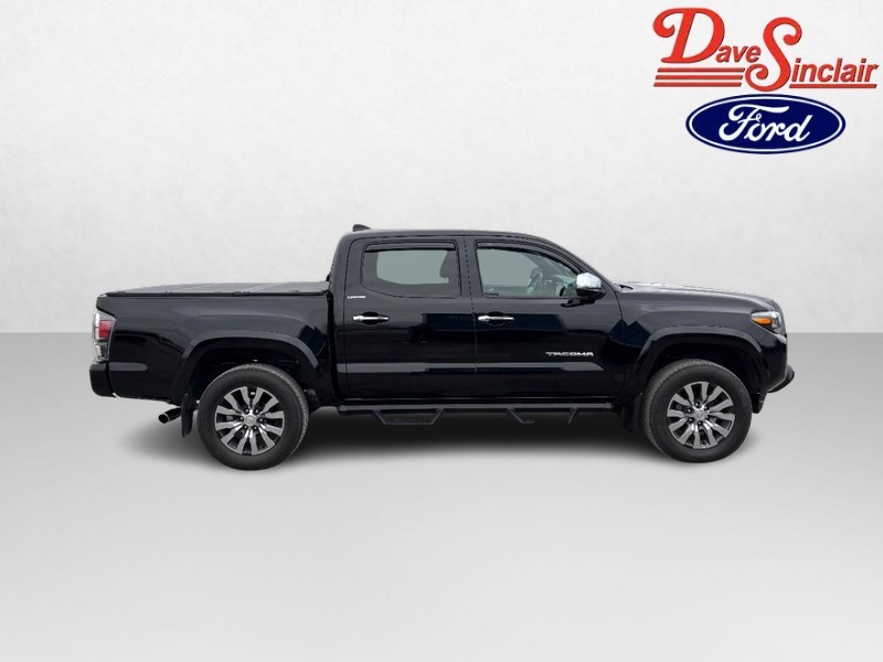 Toyota Tacoma 4WD Vehicle Full-screen Gallery Image 05