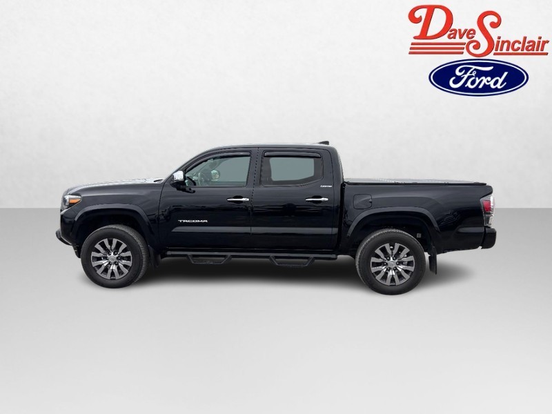 Toyota Tacoma 4WD Vehicle Full-screen Gallery Image 10