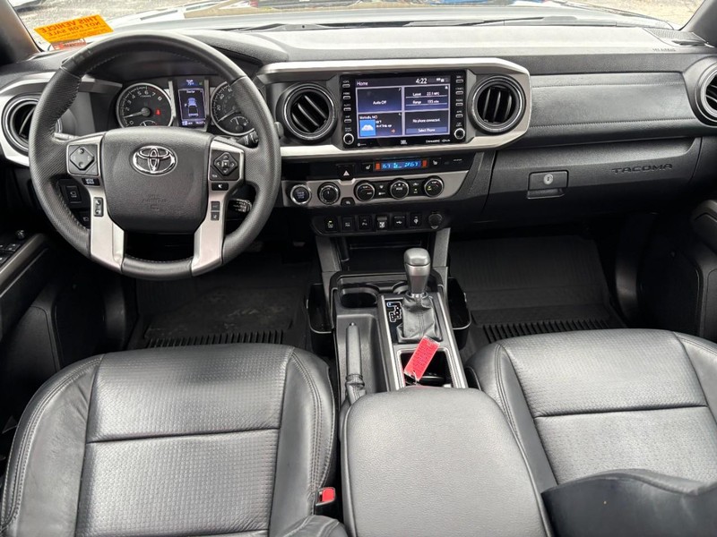 Toyota Tacoma 4WD Vehicle Full-screen Gallery Image 15