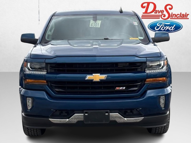 Chevrolet Silverado 1500 LD Vehicle Full-screen Gallery Image 02