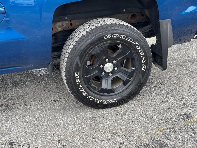Chevrolet Silverado 1500 LD Vehicle Full-screen Gallery Image 10