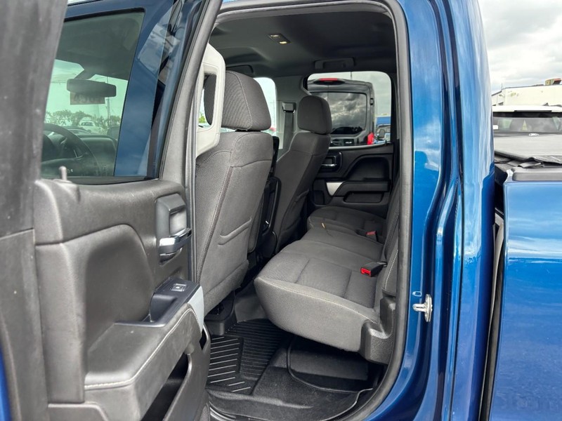 Chevrolet Silverado 1500 LD Vehicle Full-screen Gallery Image 11