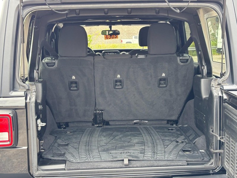 Jeep Wrangler Vehicle Image 11