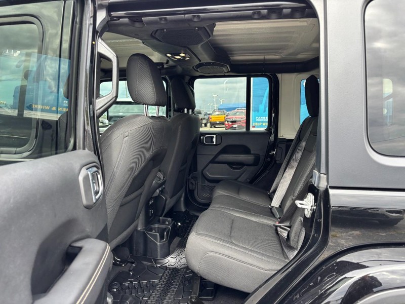 Jeep Wrangler Vehicle Image 13