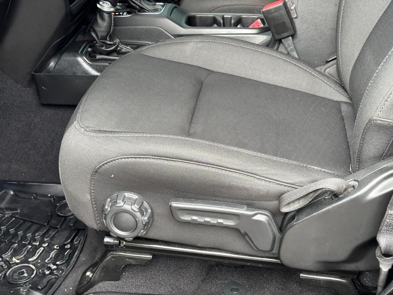 Jeep Wrangler Vehicle Image 17