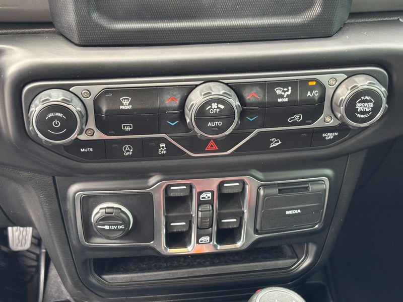 Jeep Wrangler Vehicle Image 24