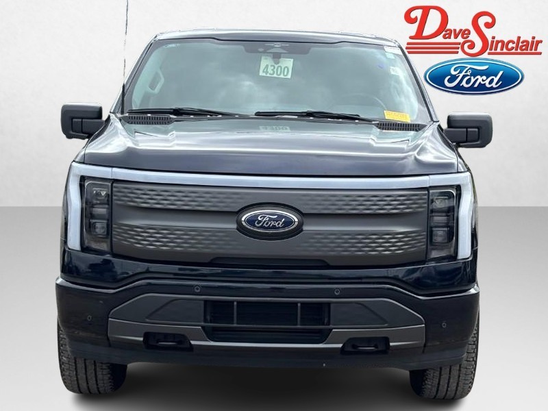 Ford F-150 Lightning Vehicle Full-screen Gallery Image 02