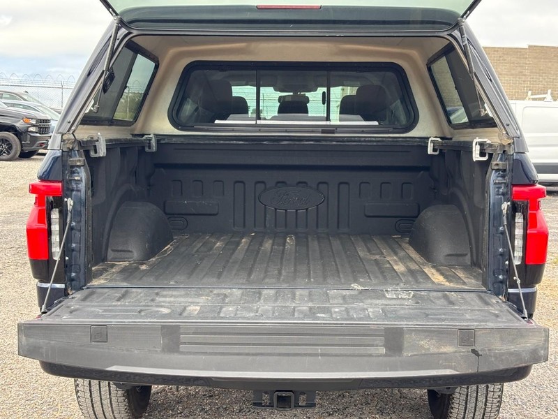 Ford F-150 Lightning Vehicle Full-screen Gallery Image 11