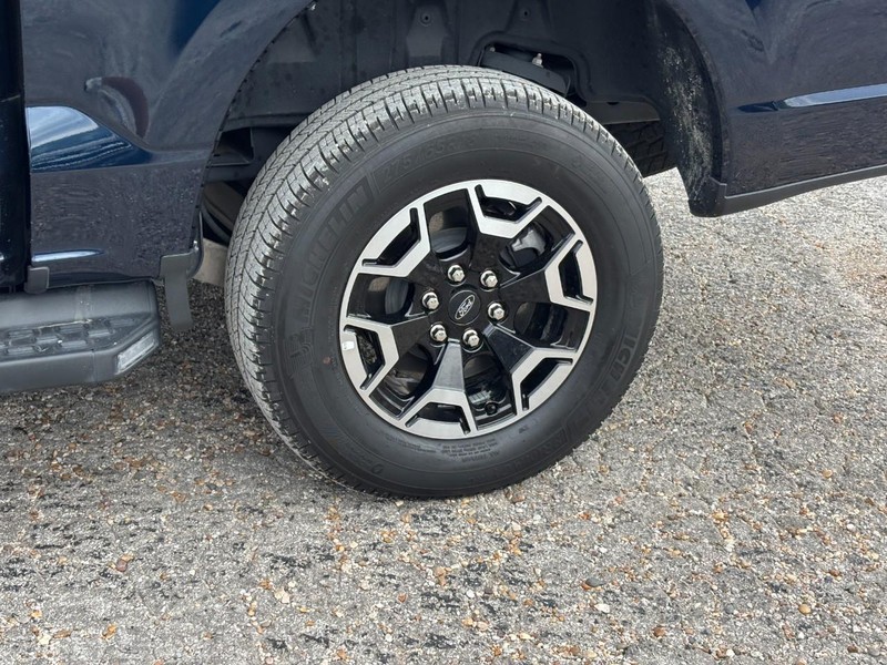 Ford F-150 Lightning Vehicle Full-screen Gallery Image 12