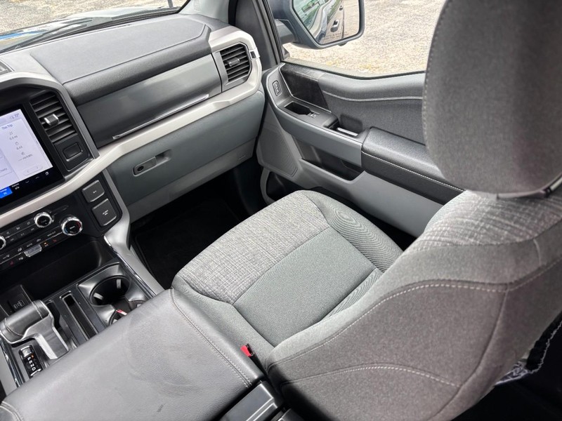 Ford F-150 Lightning Vehicle Full-screen Gallery Image 16