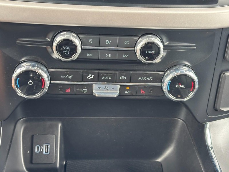Ford F-150 Lightning Vehicle Full-screen Gallery Image 25
