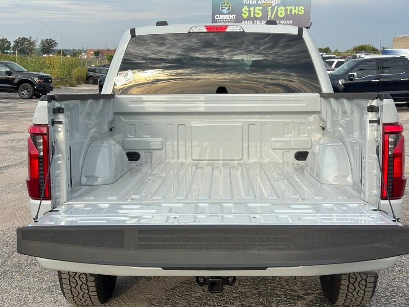 Ford F-150 Vehicle Full-screen Gallery Image 11