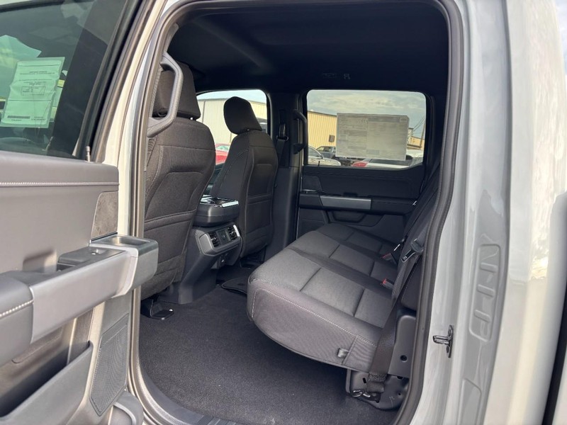 Ford F-150 Vehicle Full-screen Gallery Image 13