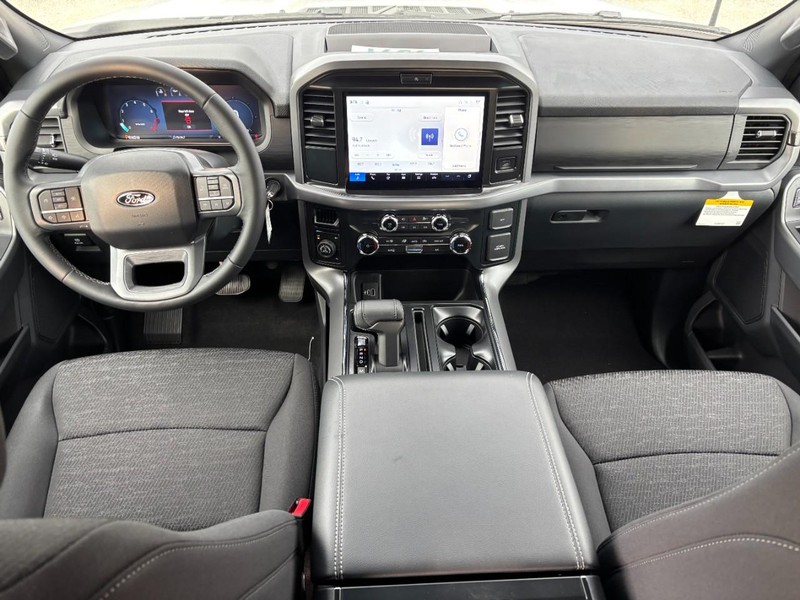 Ford F-150 Vehicle Full-screen Gallery Image 15