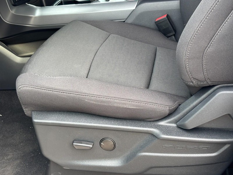Ford F-150 Vehicle Full-screen Gallery Image 17