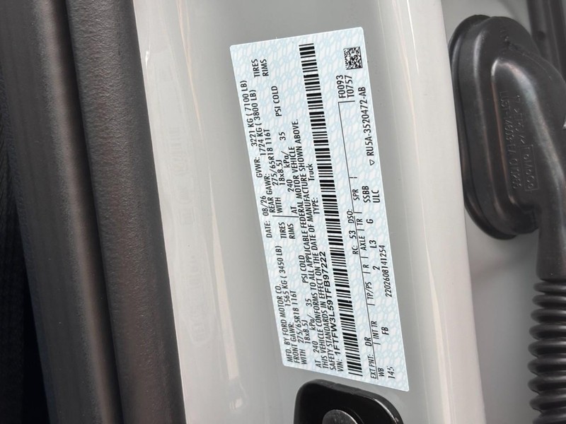 Ford F-150 Vehicle Full-screen Gallery Image 25