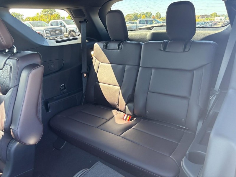 Ford Explorer Vehicle Full-screen Gallery Image 13