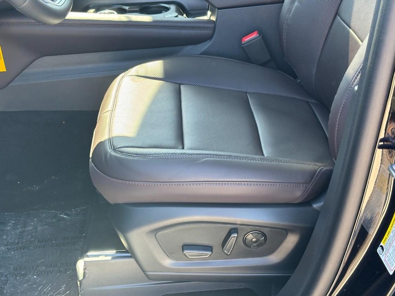 Ford Explorer Vehicle Full-screen Gallery Image 18