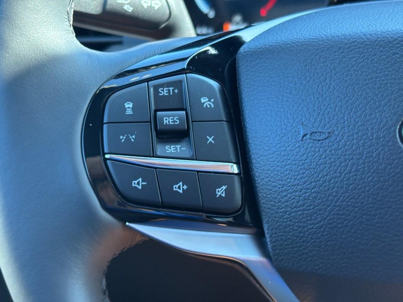 Ford Explorer Vehicle Full-screen Gallery Image 20