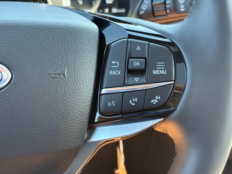 Ford Explorer Vehicle Full-screen Gallery Image 21