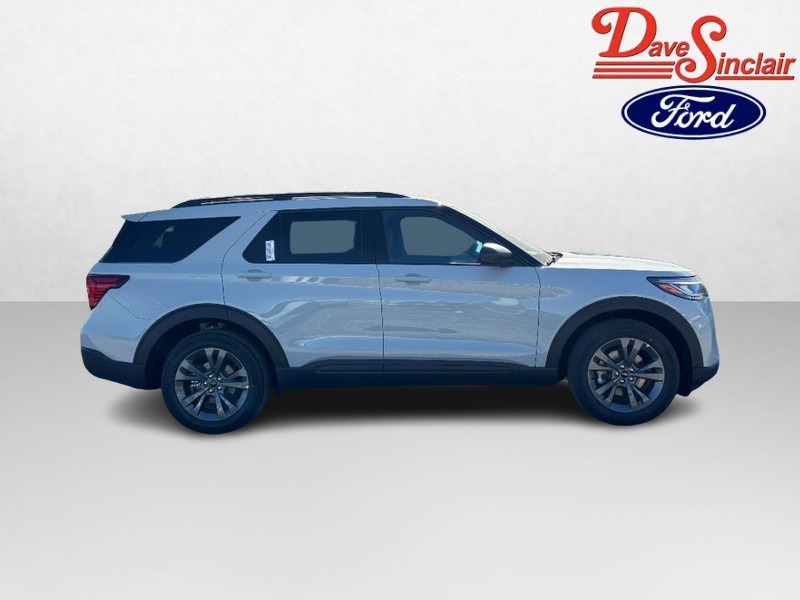 Ford Explorer Vehicle Full-screen Gallery Image 05